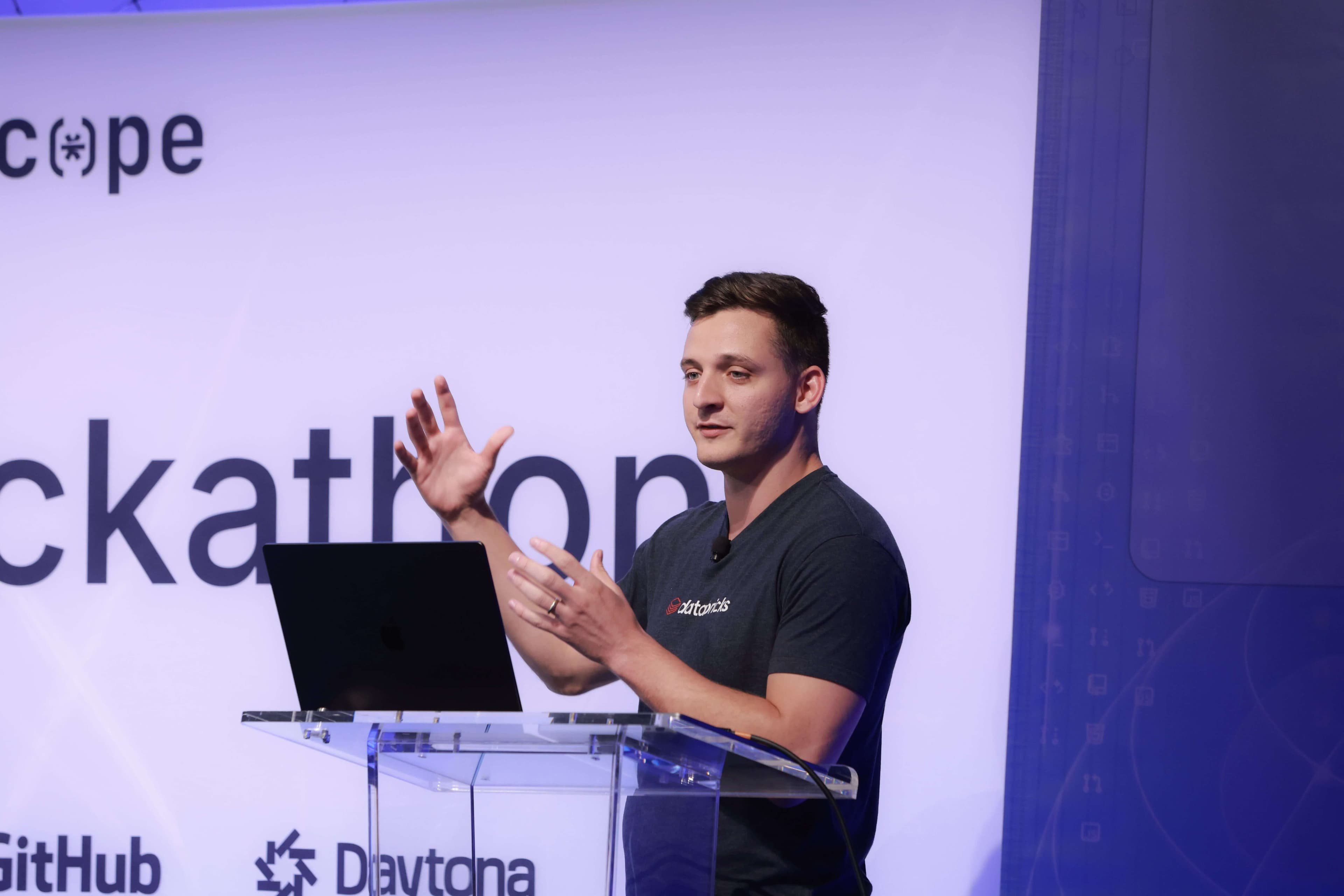 Fig: Andre Landgraf presenting at the Descope Global MCP Hackathon