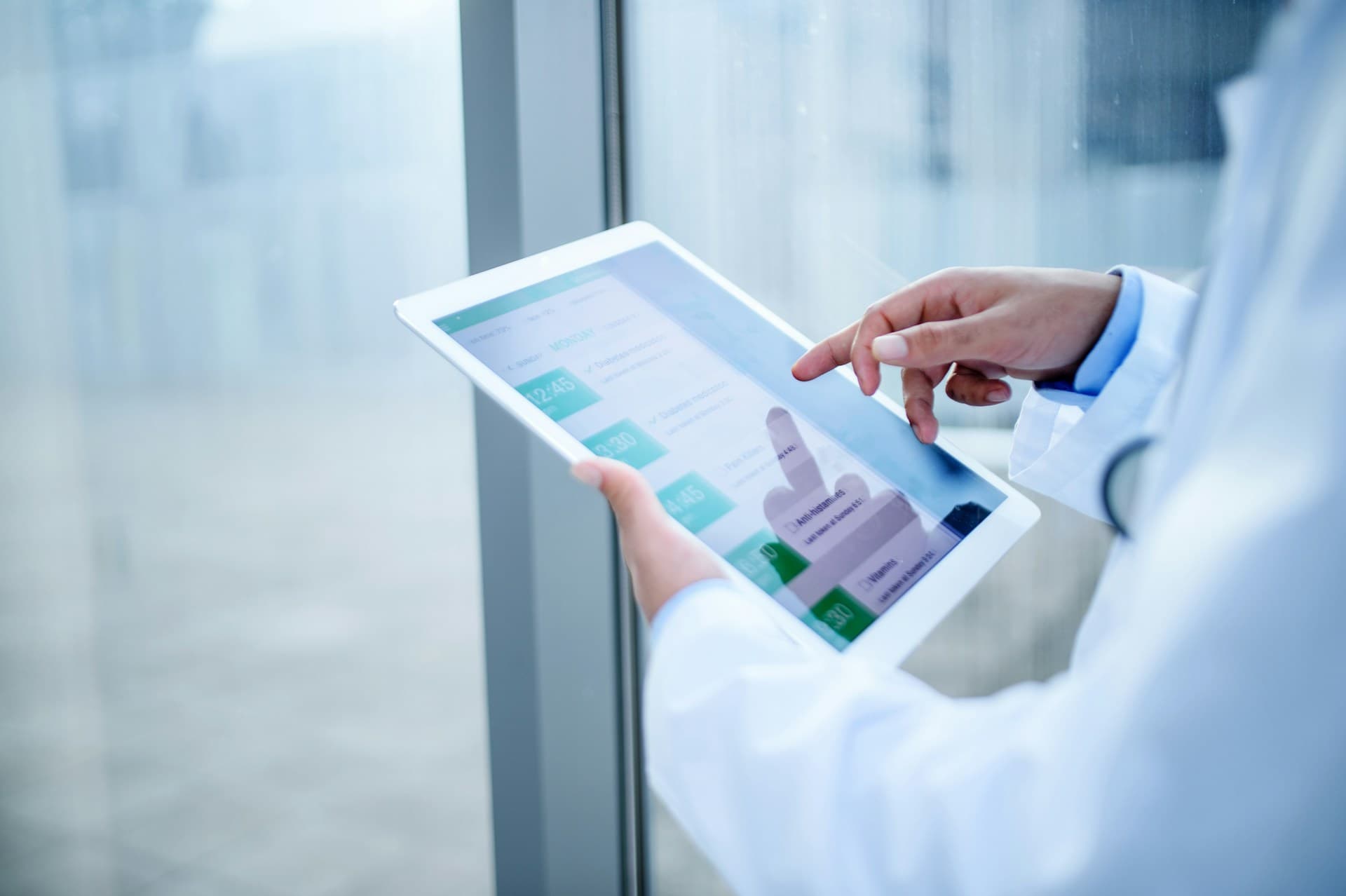 Specialist using tablet for HealthTech identity tips blog